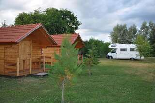 Кемпинги Turul Guesthouse and Camping Remetea Бунгало с 1 спальней и общей ванной комнатой-7