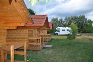 Кемпинги Turul Guesthouse and Camping Remetea Шале с одной спальней-25